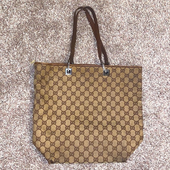 Gucci Handbags - 💗 Authentic GUCCI purse